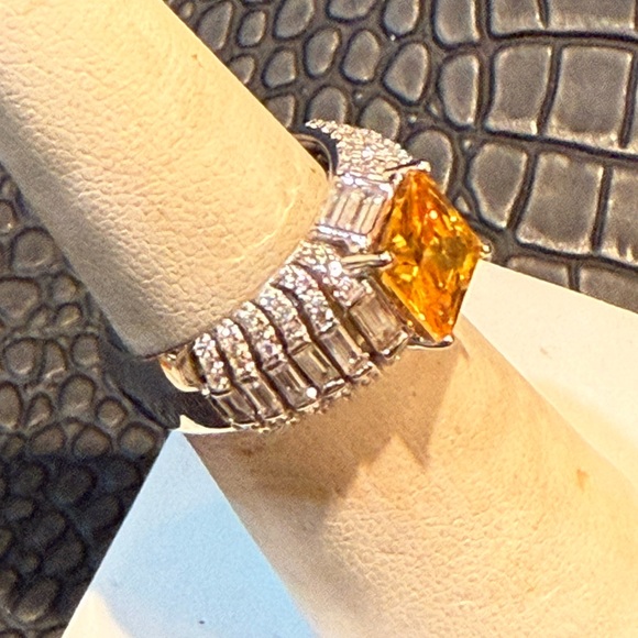 Yellow Diamond ring - Picture 5 of 10
